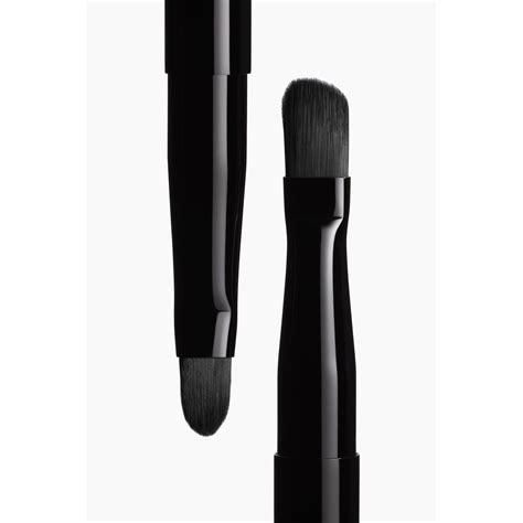 pinceau lèvres chanel
